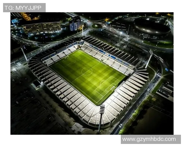 在绿茵场上重生为足球巨星的传奇之旅